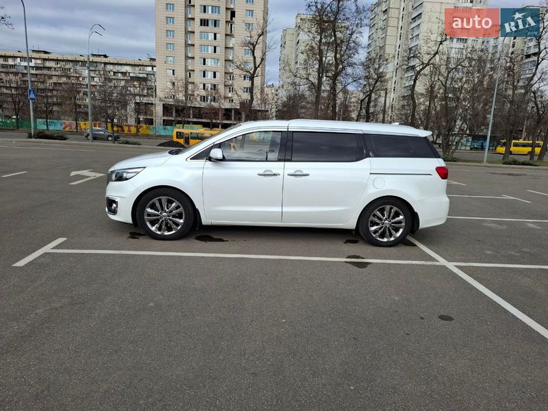 Минивэн Kia Carnival 2016 в Киеве