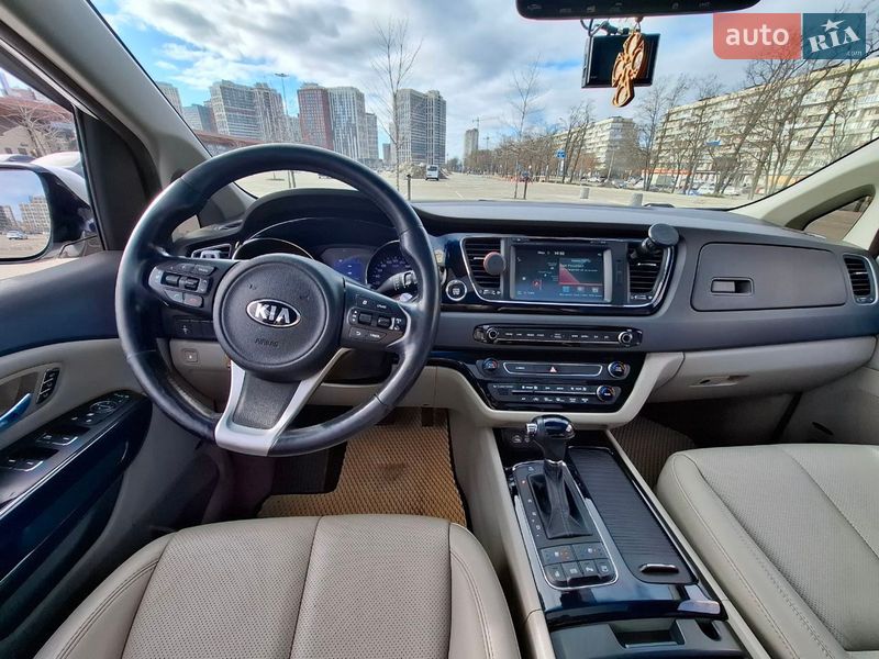 Минивэн Kia Carnival 2016 в Киеве