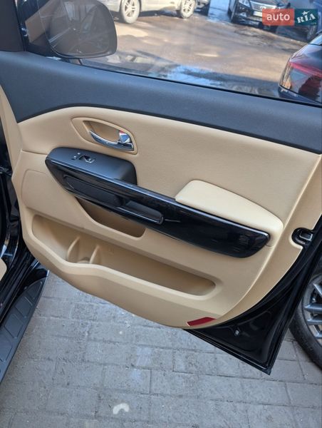 Минивэн Kia Carnival 2018 в Тернополе