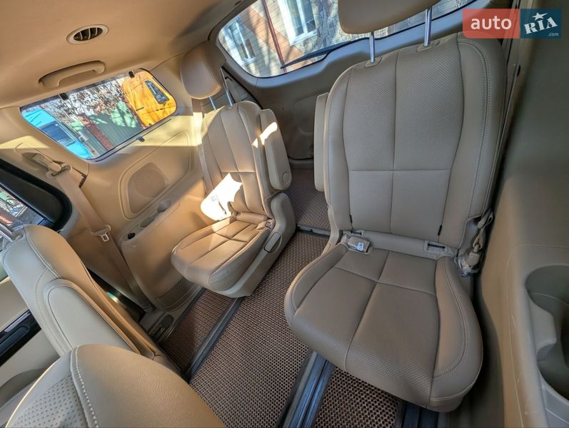 Минивэн Kia Carnival 2018 в Тернополе