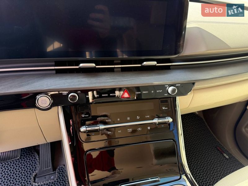 Минивэн Kia Carnival 2023 в Тернополе