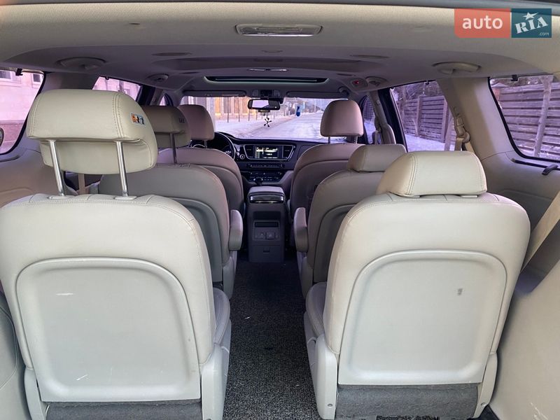 Минивэн Kia Carnival 2014 в Киеве