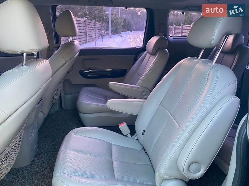 Минивэн Kia Carnival 2014 в Киеве