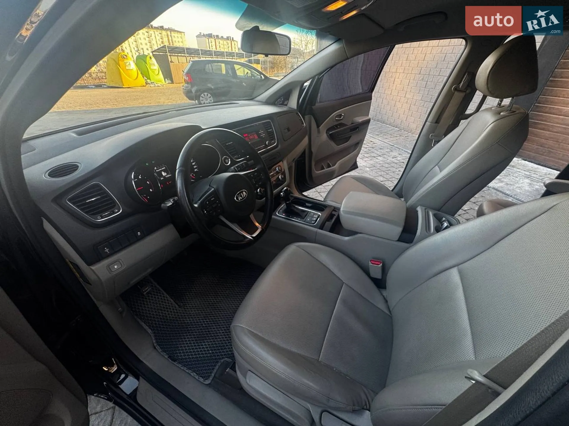 2015 Kia Carnival - мініатюра 9