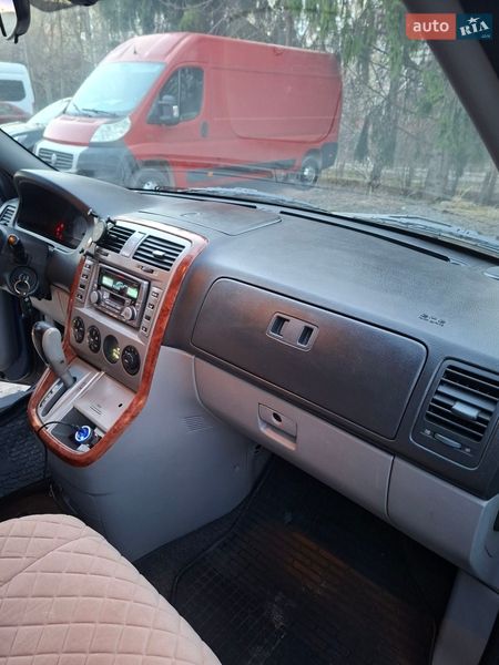 Мінівен Kia Carnival 2004 в Львові