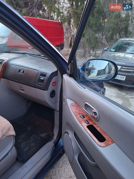 Мінівен Kia Carnival 2004 в Львові