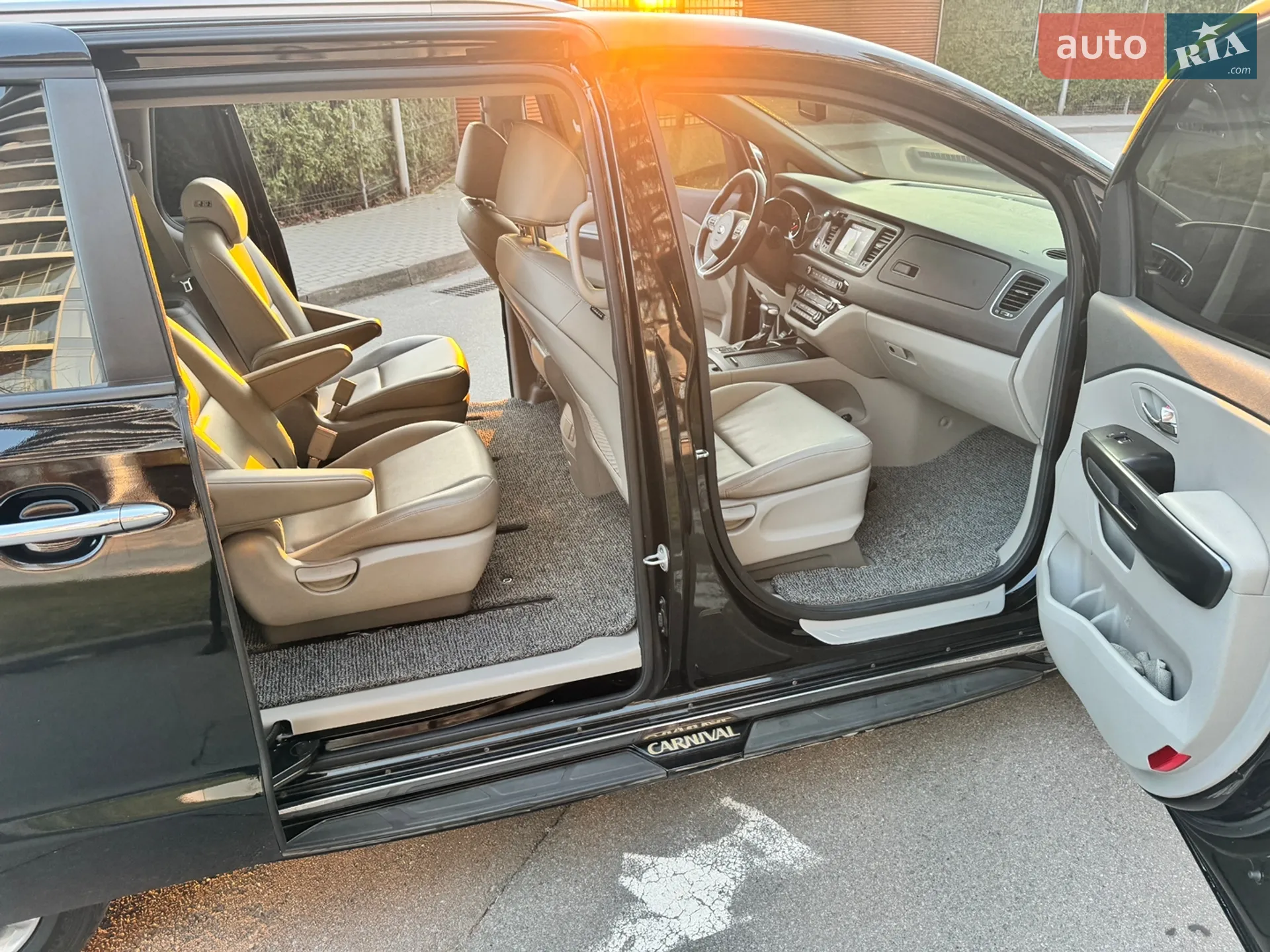 2018 Kia Carnival - мініатюра 25