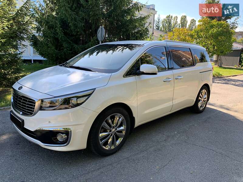Минивэн Kia Carnival 2016 в Киеве