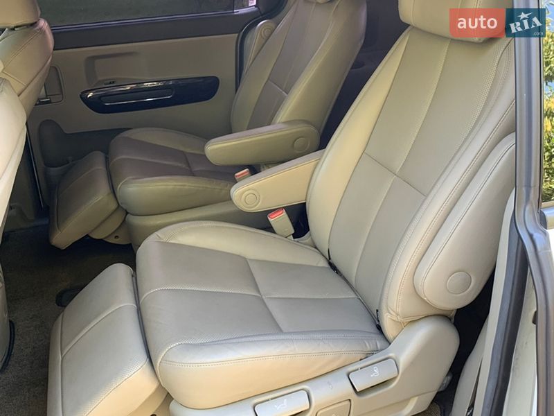 Минивэн Kia Carnival 2016 в Киеве