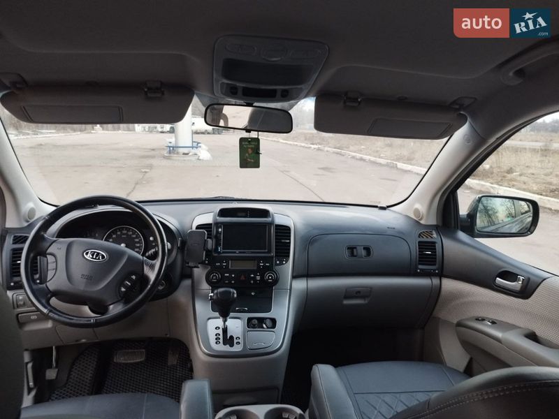 Минивэн Kia Carnival 2007 в Шостке