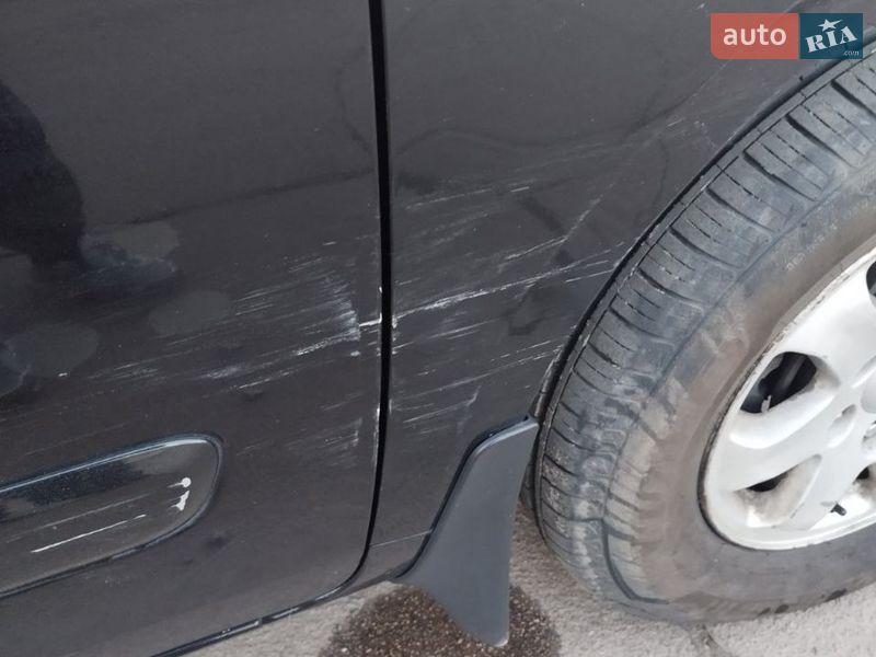 Минивэн Kia Carnival 2007 в Шостке