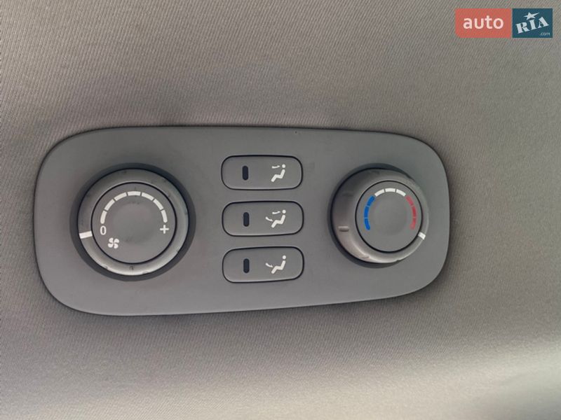 Минивэн Kia Carnival 2006 в Полтаве