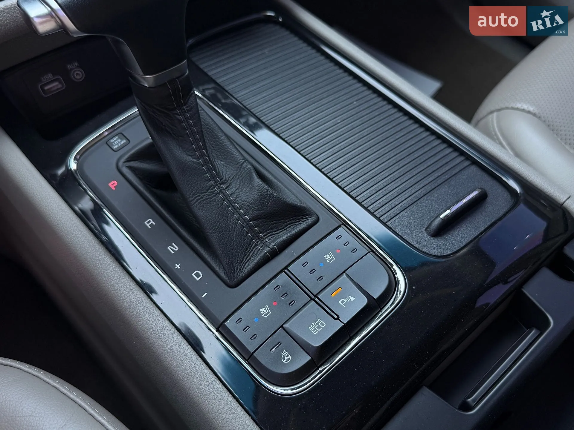 2016 Kia Carnival - мініатюра 25