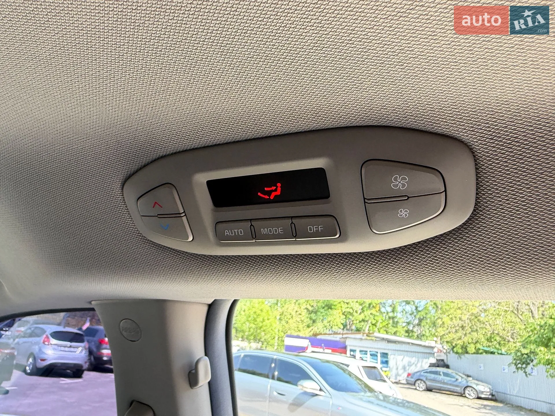 2016 Kia Carnival - мініатюра 41