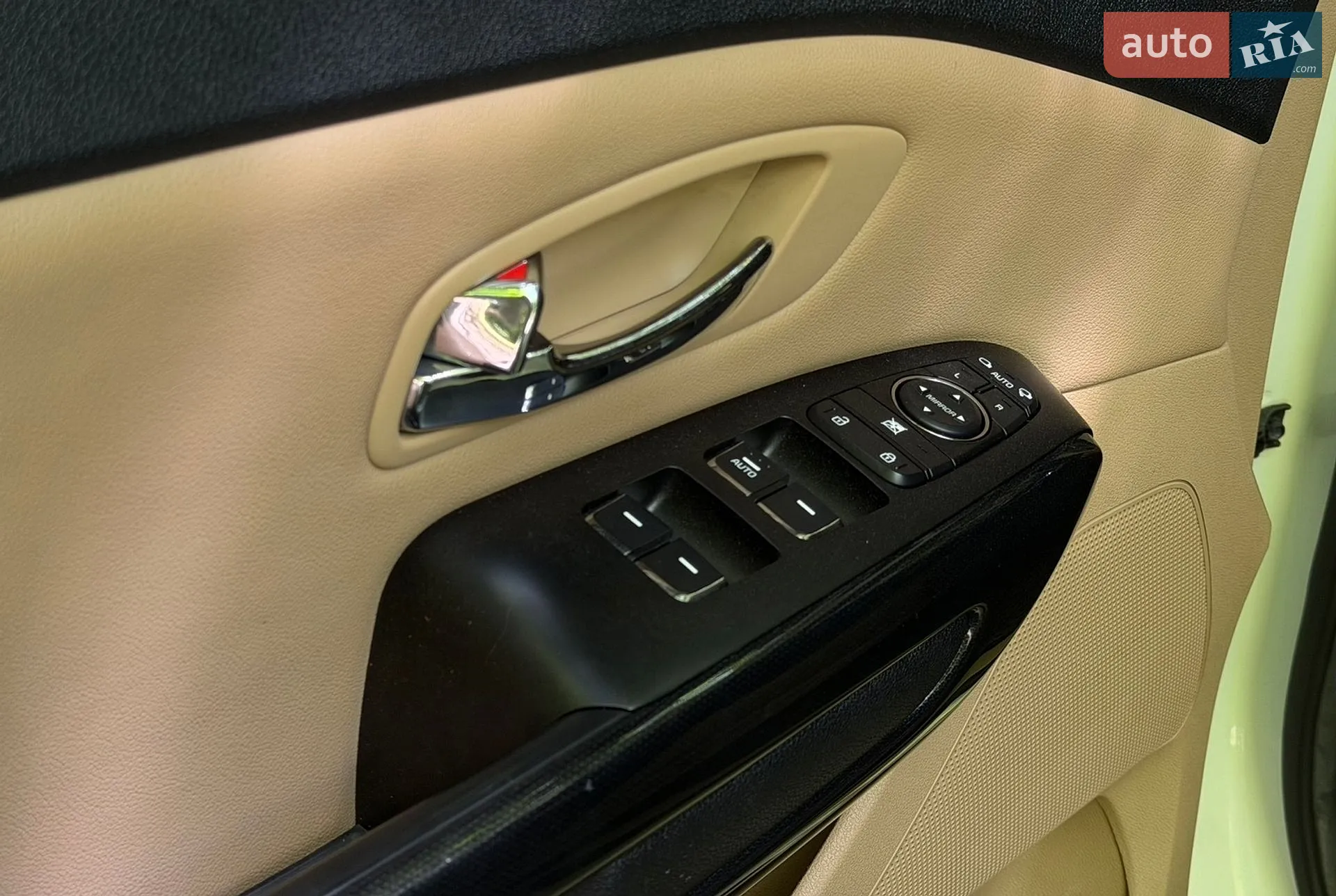 2018 Kia Carnival - мініатюра 21