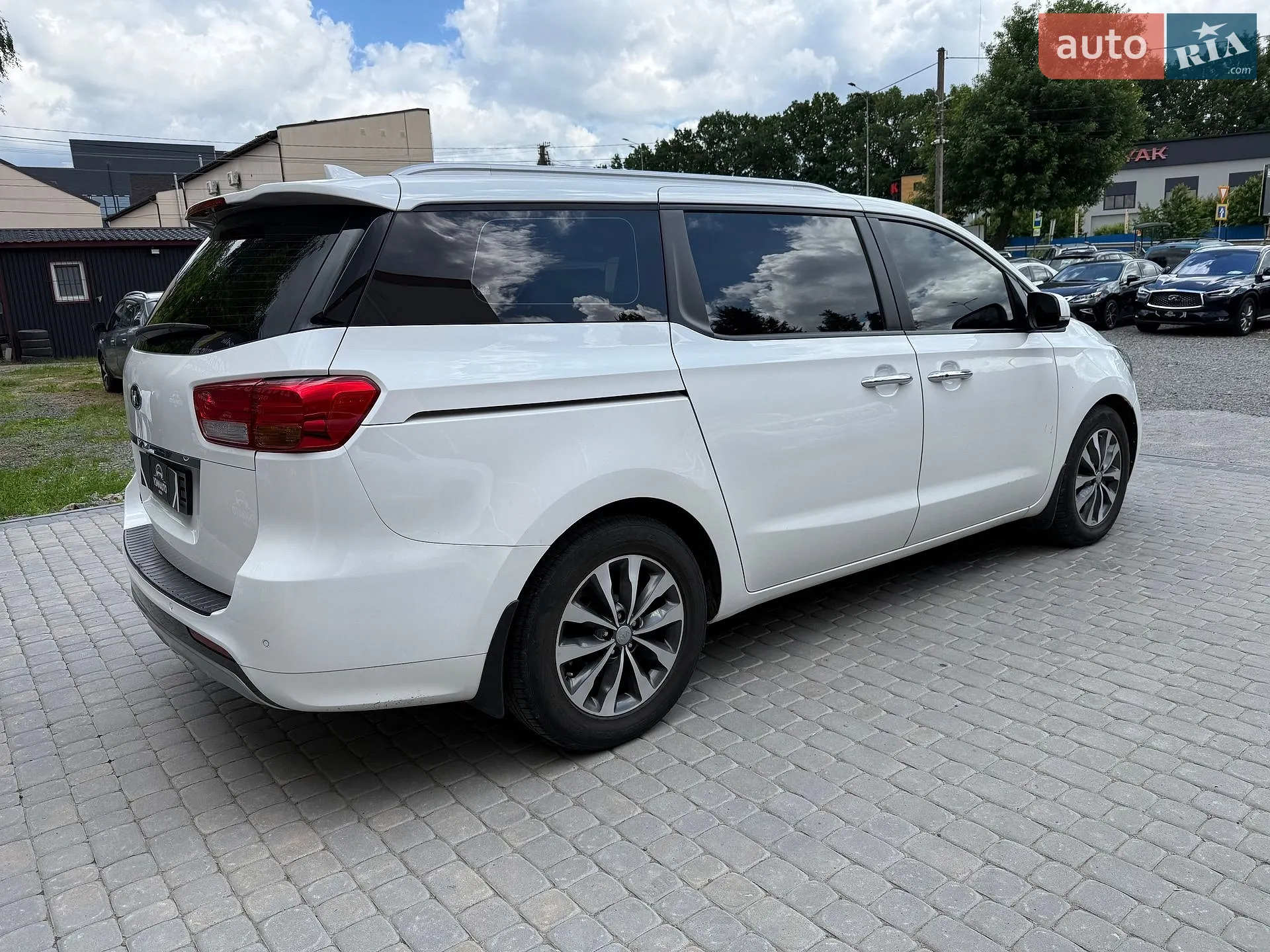 2017 Kia Carnival - мініатюра 11