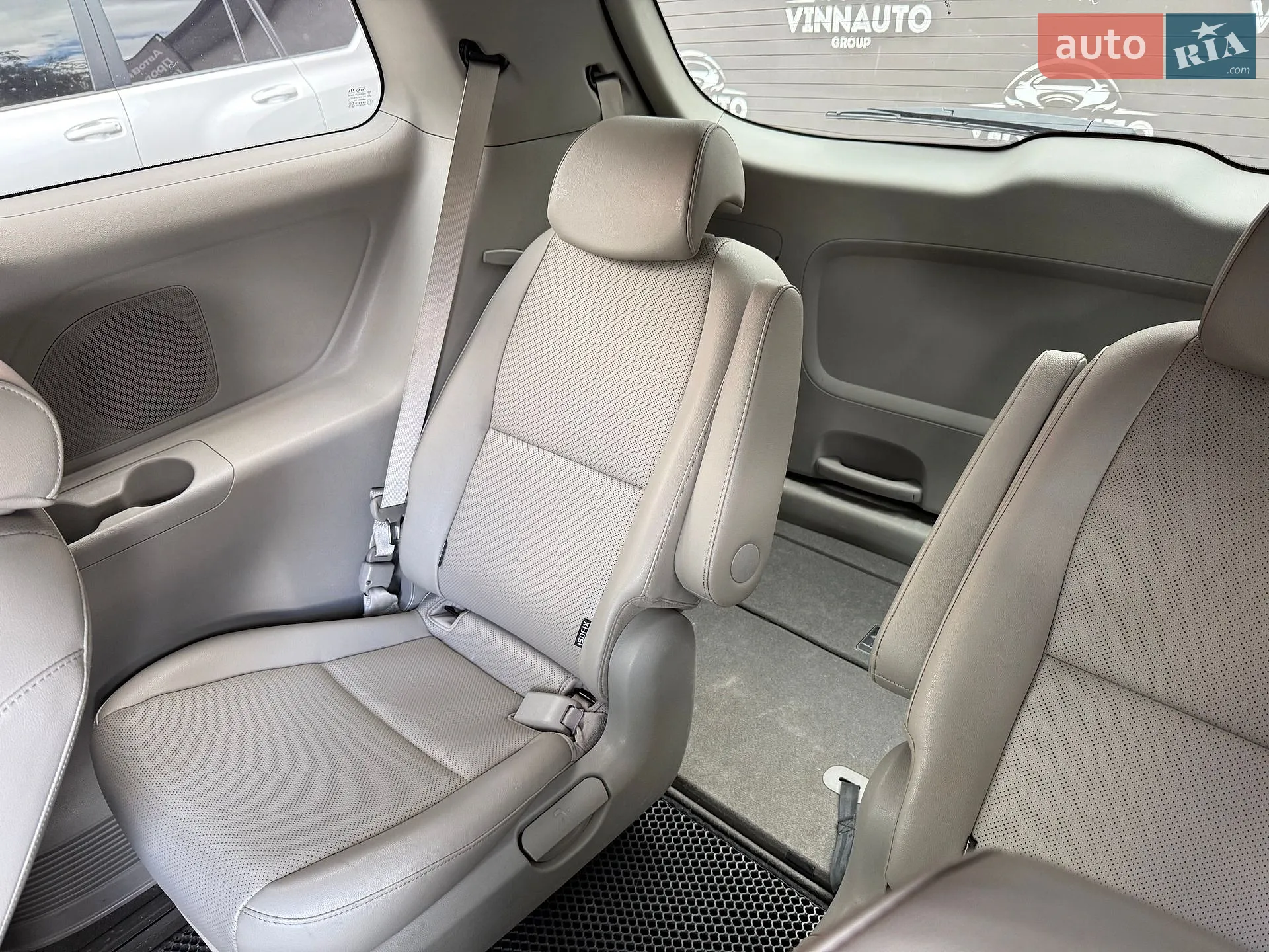 2017 Kia Carnival - мініатюра 39