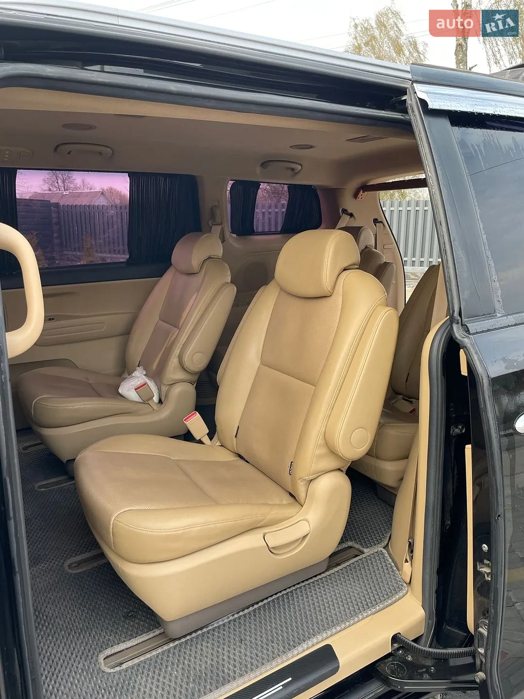 2016 Kia Carnival - мініатюра 11