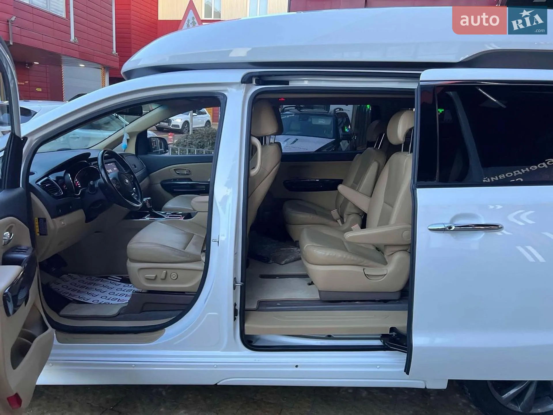 2018 Kia Carnival - мініатюра 10