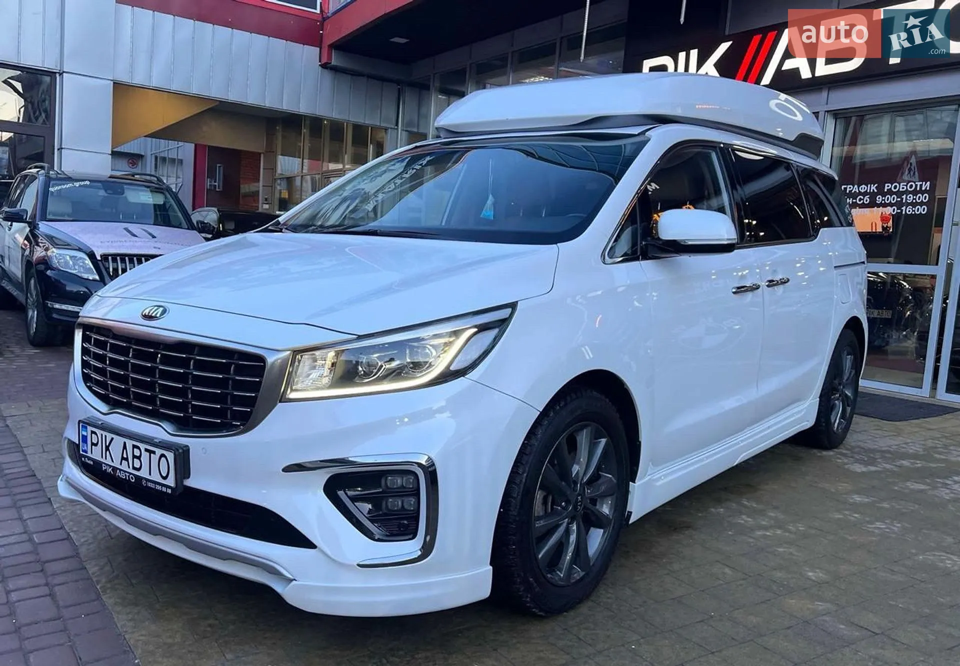 2018 Kia Carnival - фото 1