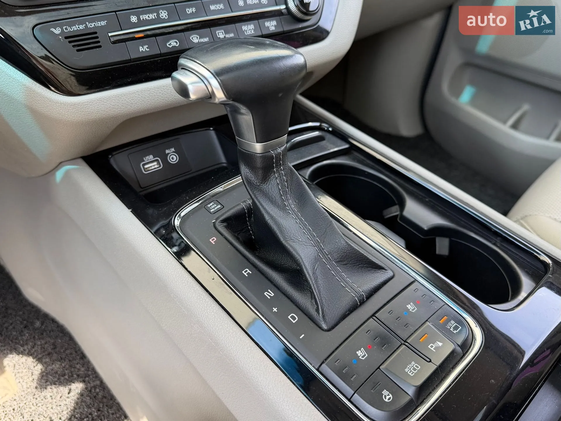 2017 Kia Carnival - мініатюра 28