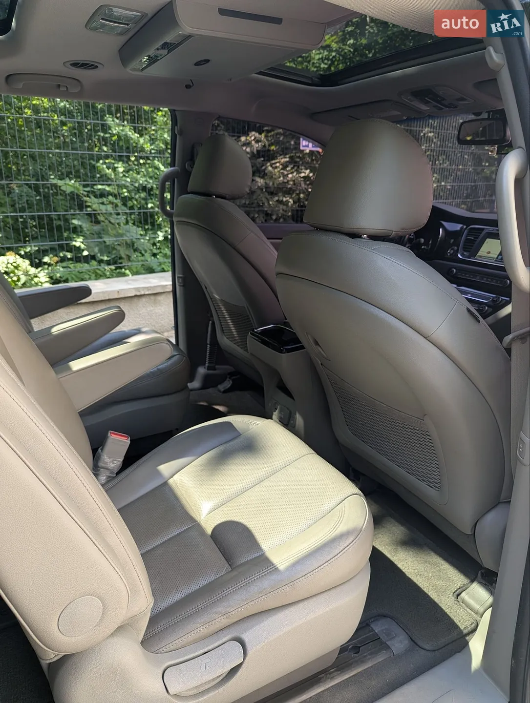 2015 Kia Carnival - мініатюра 42