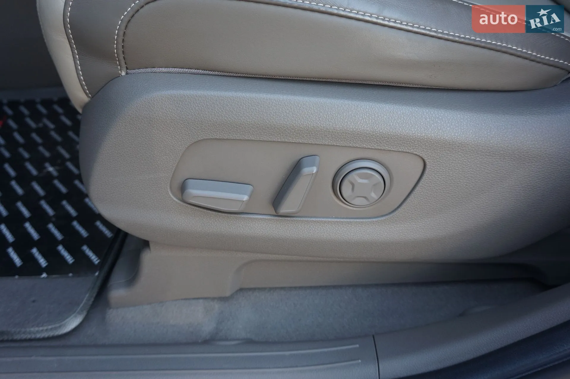 2020 Kia Carnival - мініатюра 21