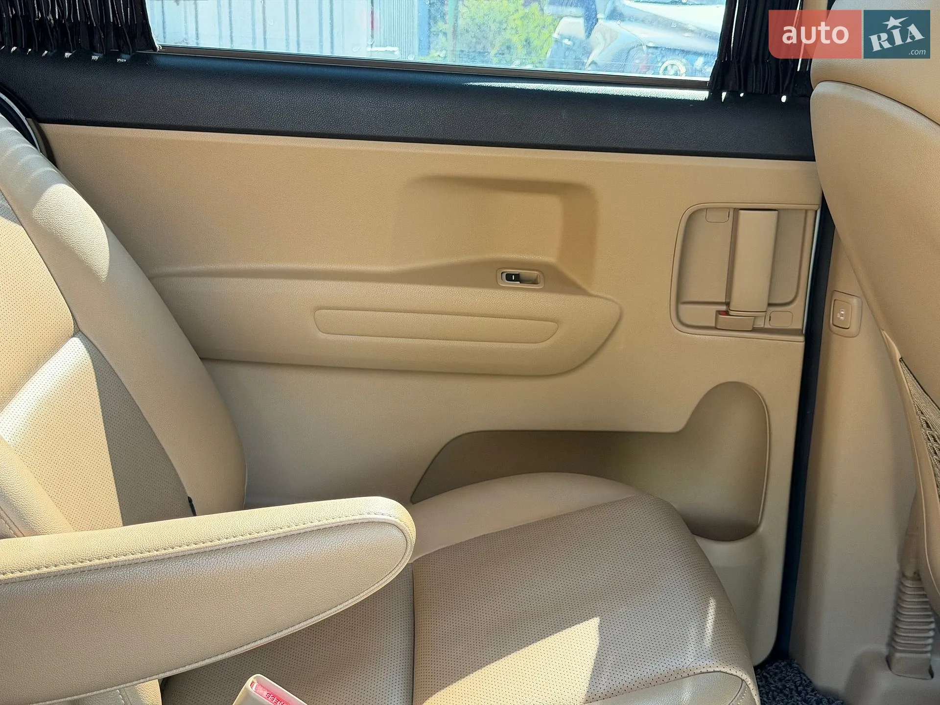 2014 Kia Carnival - мініатюра 31