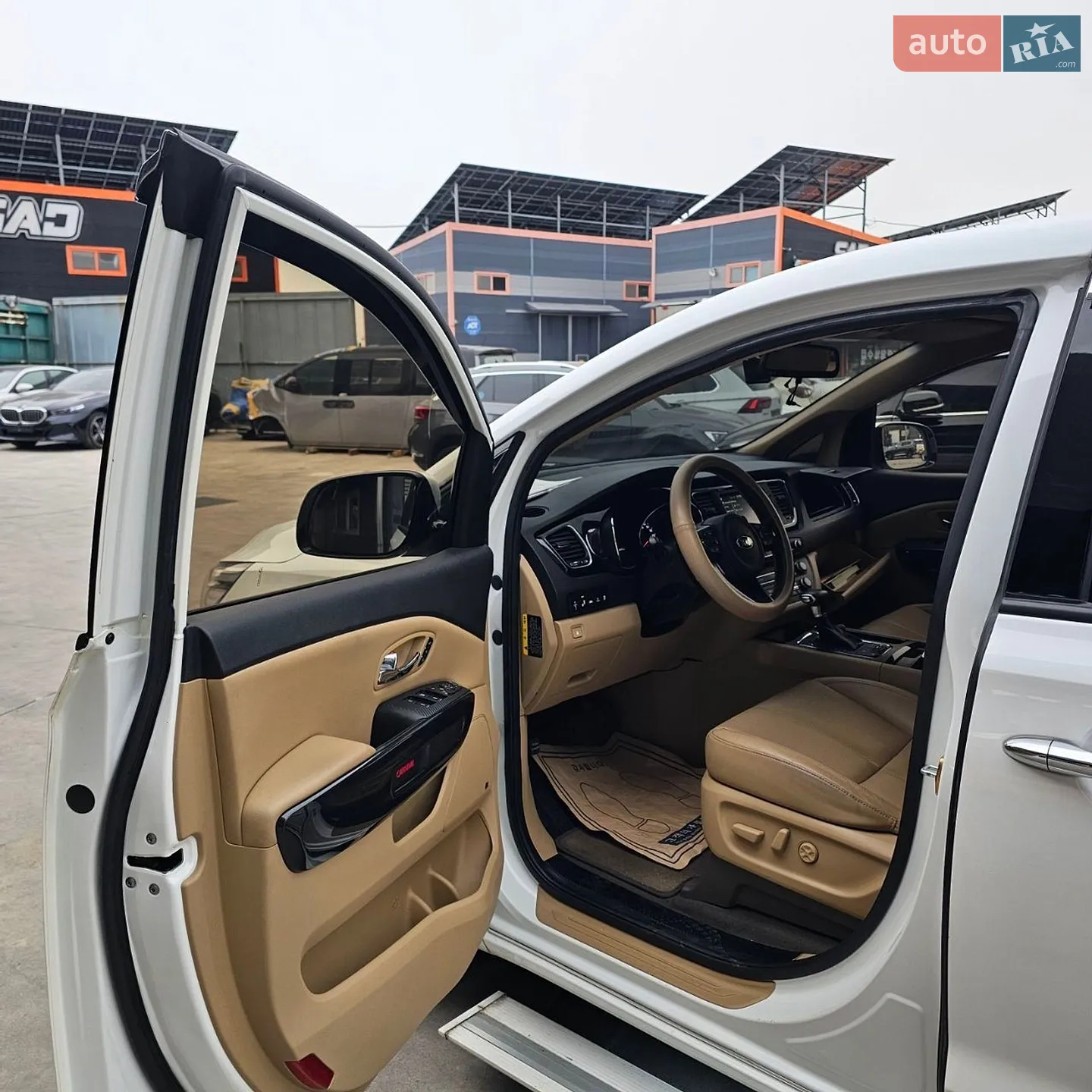 2017 Kia Carnival - мініатюра 8