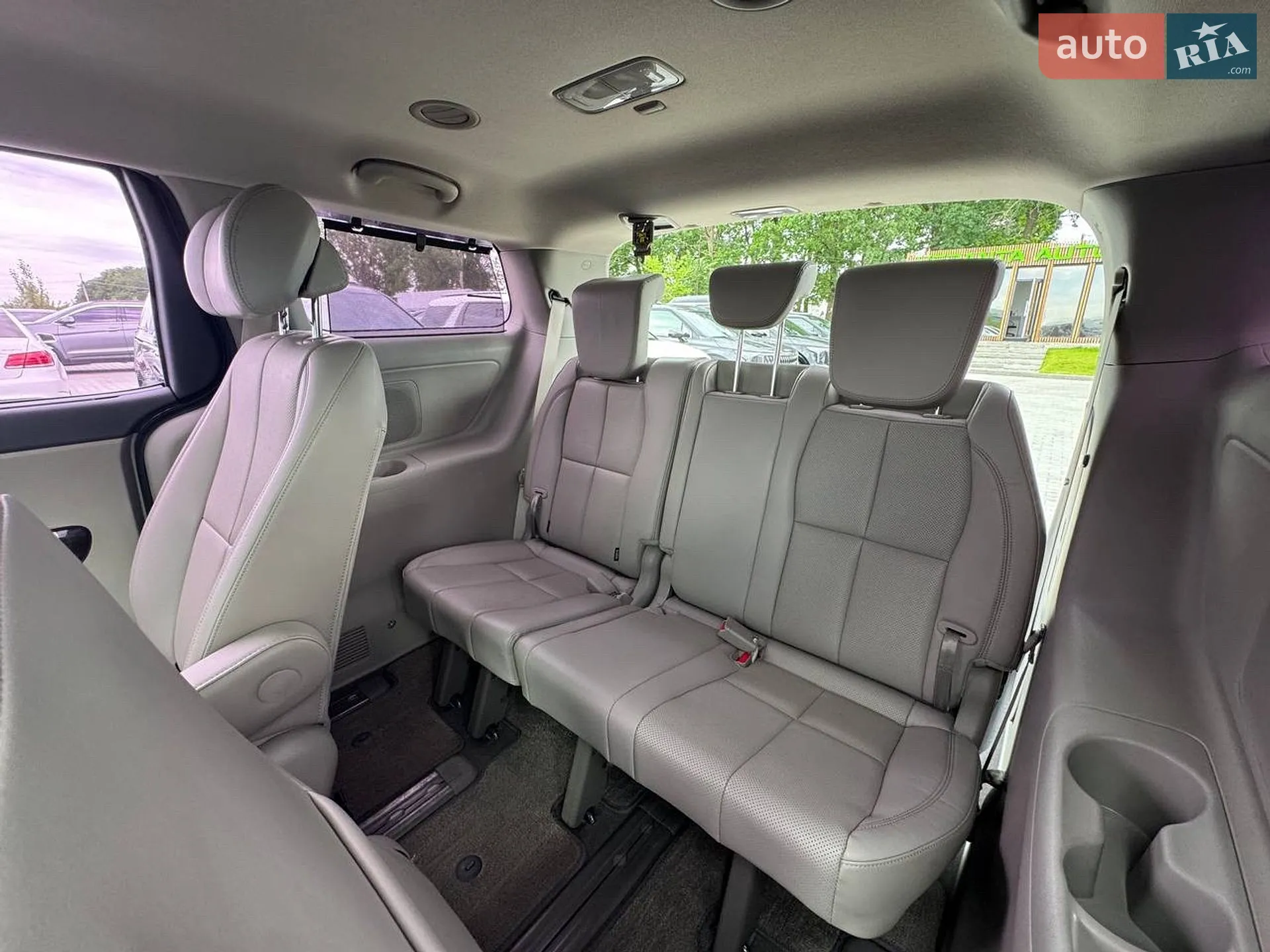 2016 Kia Carnival - мініатюра 18