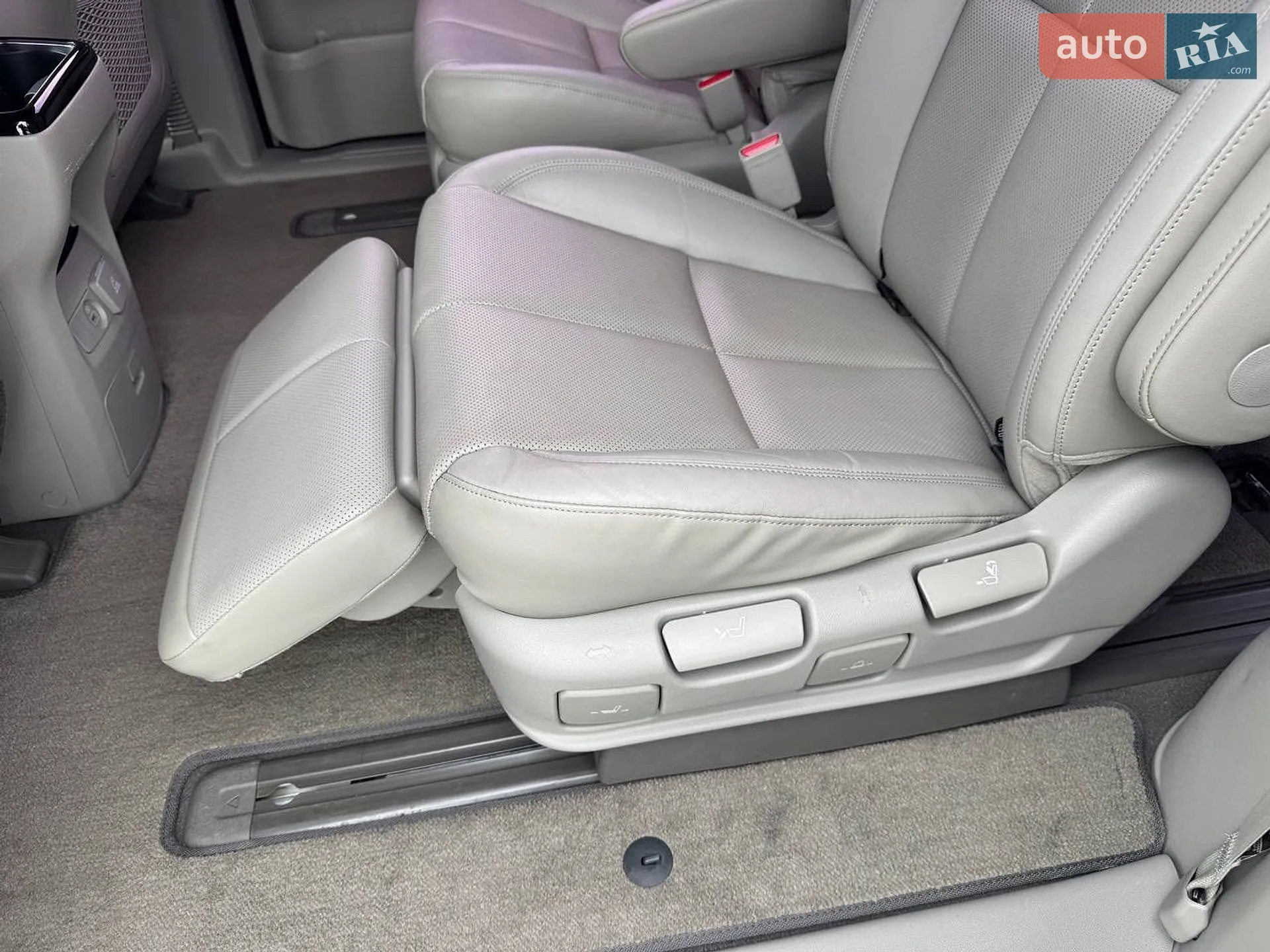 2016 Kia Carnival - мініатюра 22