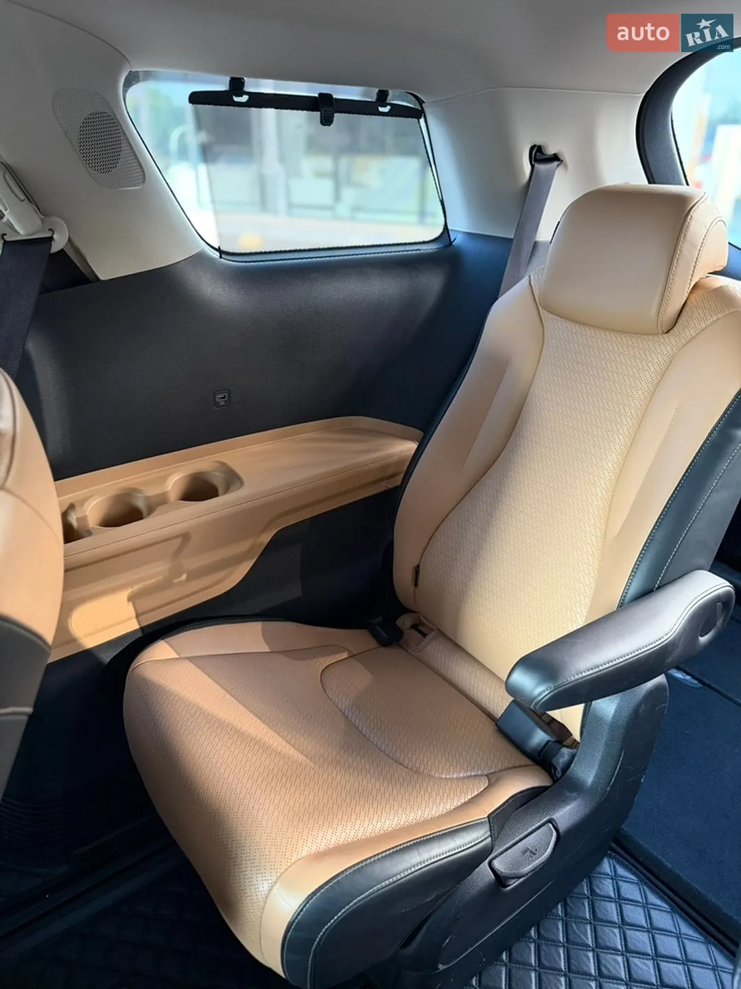 2020 Kia Carnival - мініатюра 20