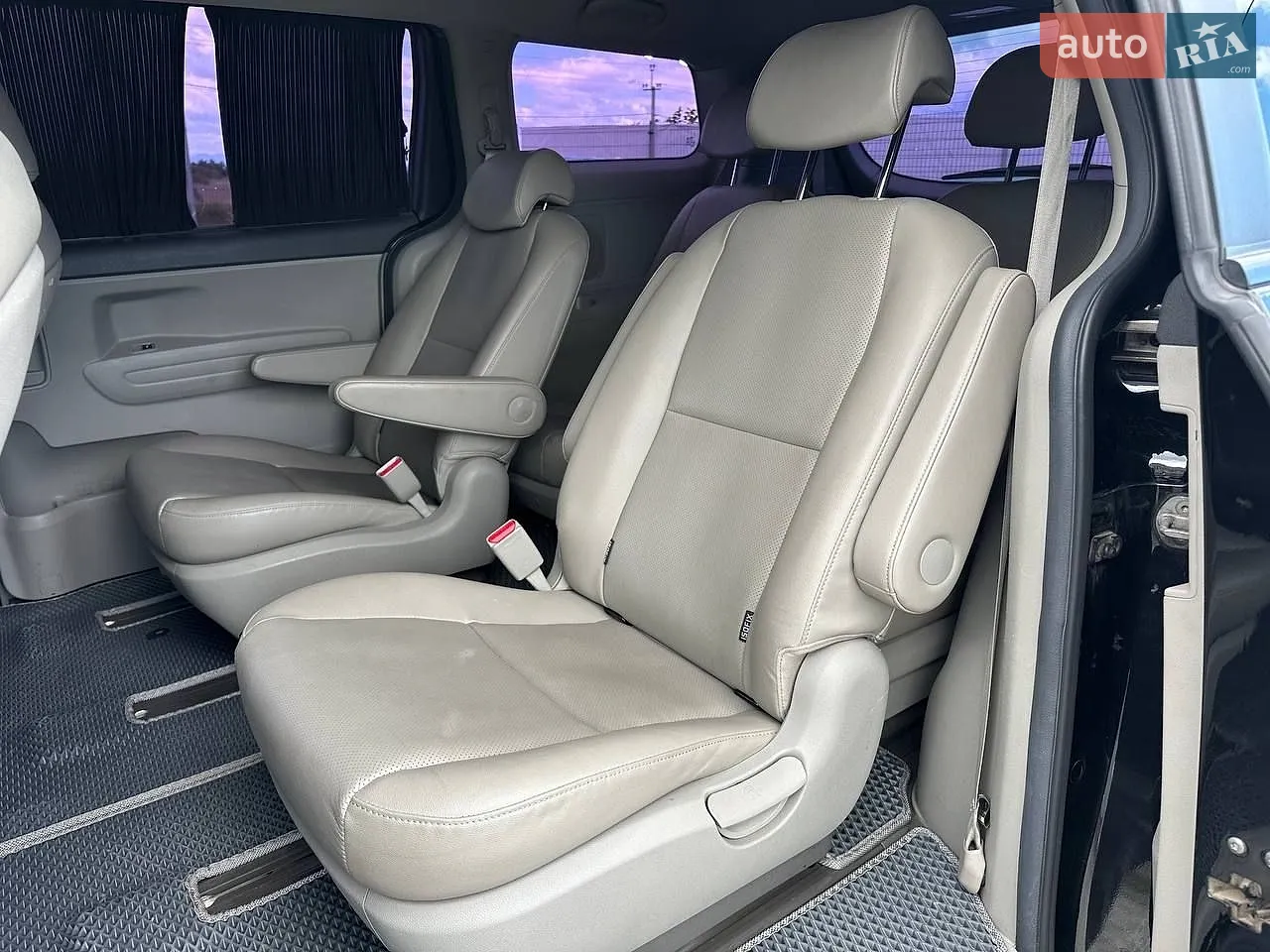 2015 Kia Carnival - мініатюра 15
