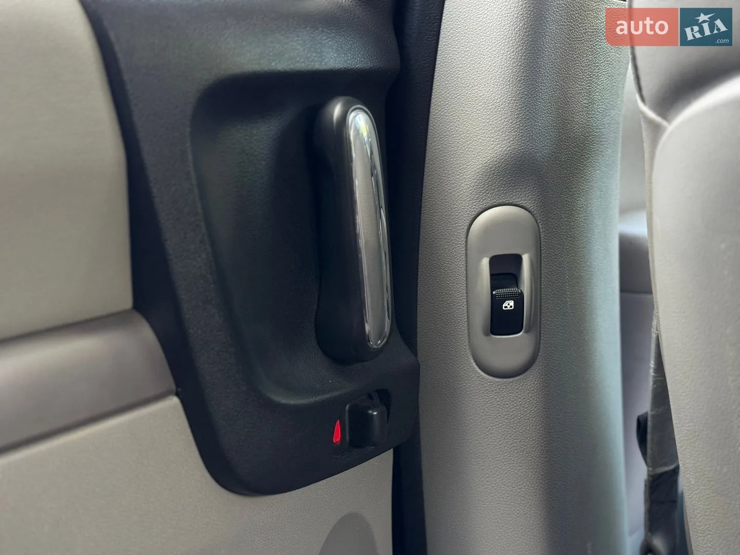 2011 Kia Carnival - мініатюра 32