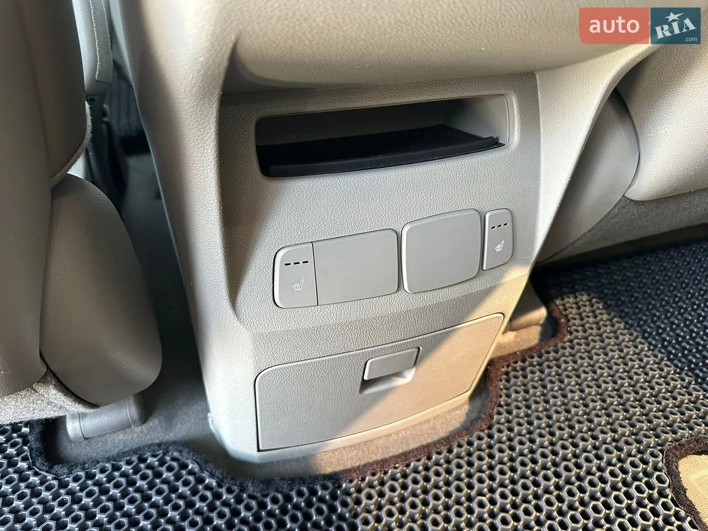 2016 Kia Carnival - мініатюра 20