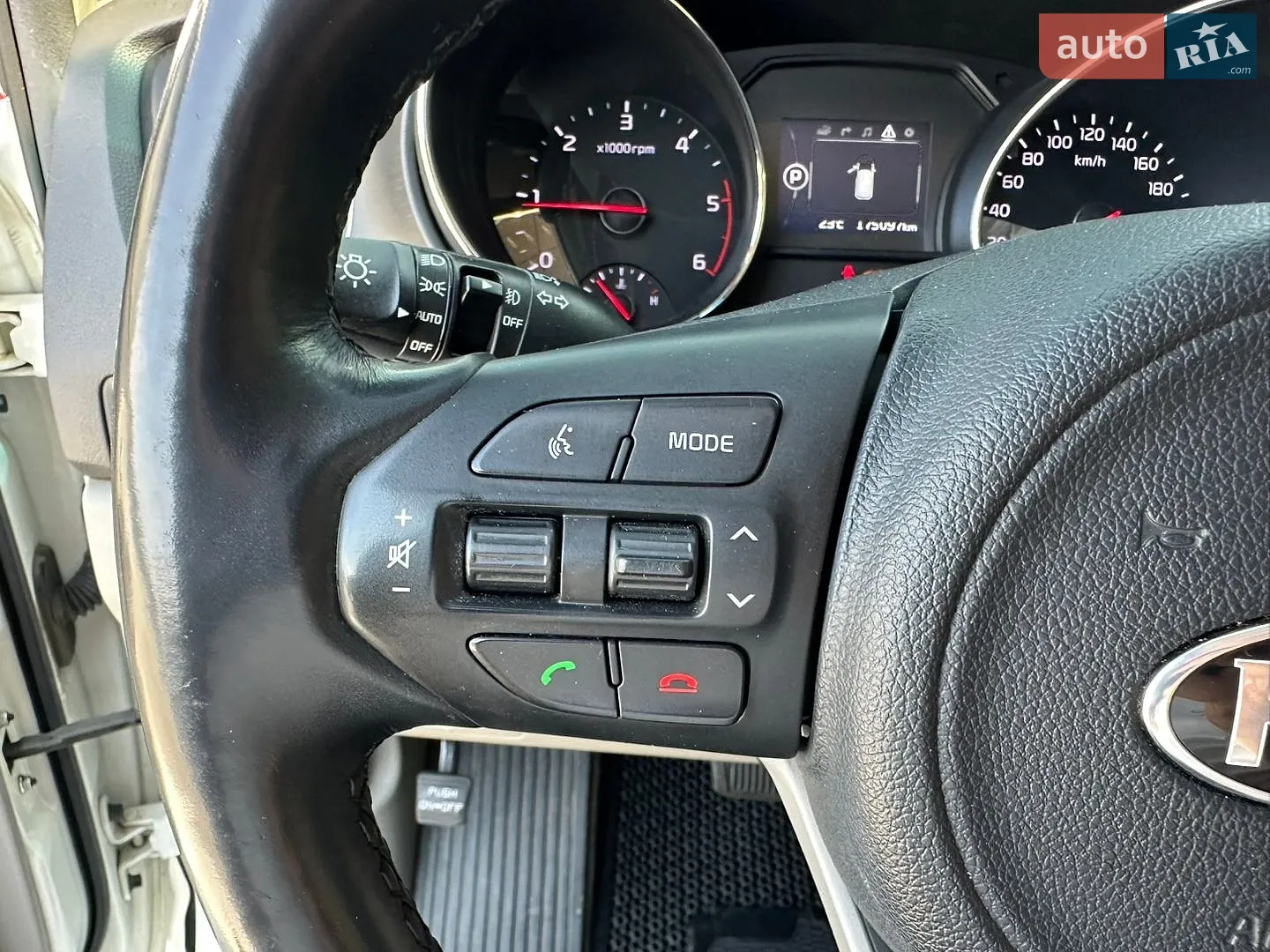 2016 Kia Carnival - мініатюра 16