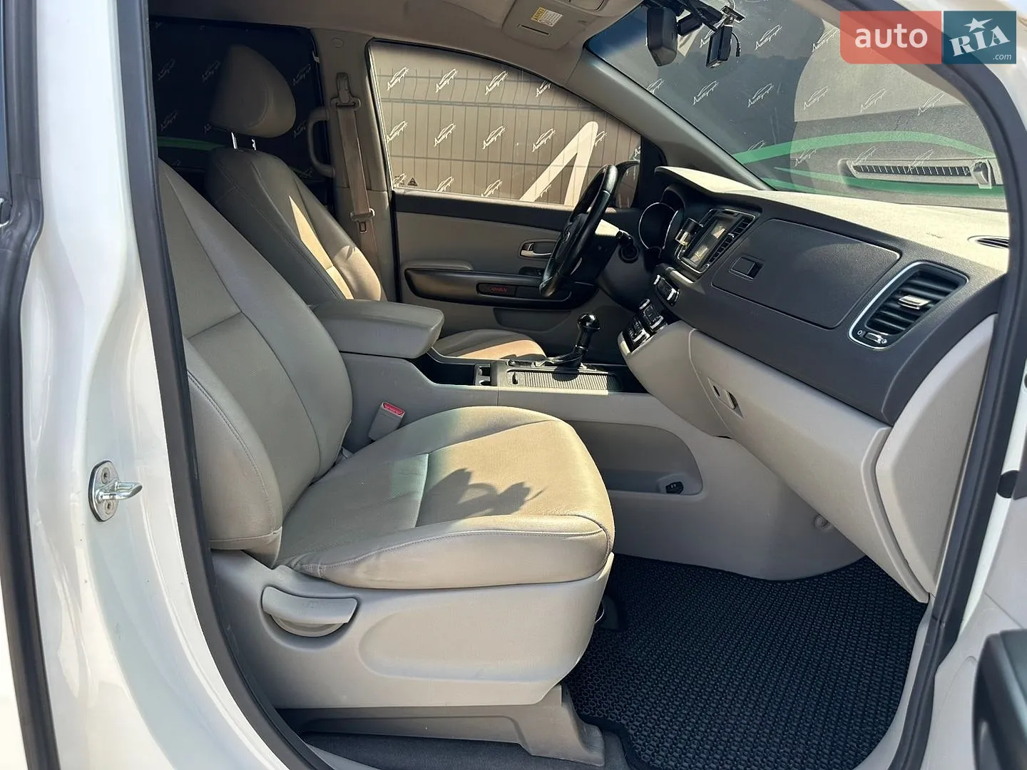 2016 Kia Carnival - мініатюра 26