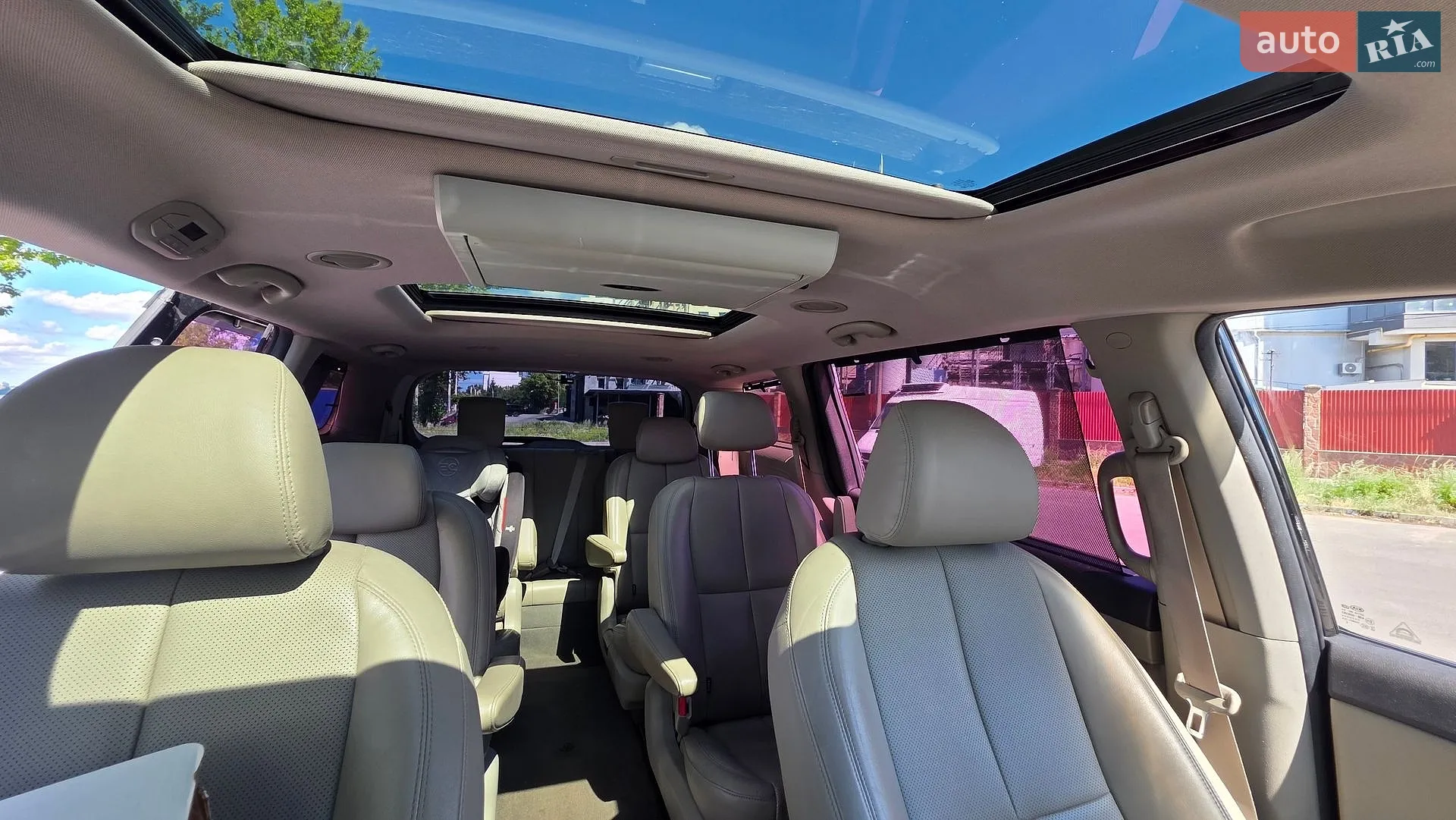 2015 Kia Carnival - мініатюра 25