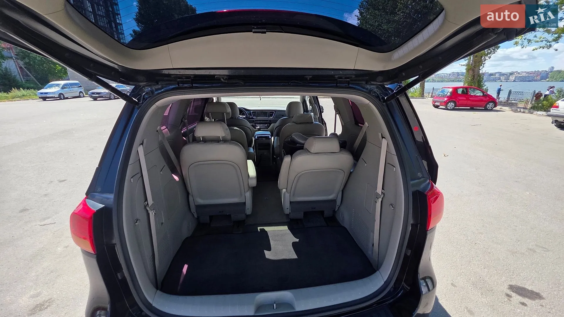 2015 Kia Carnival - мініатюра 42