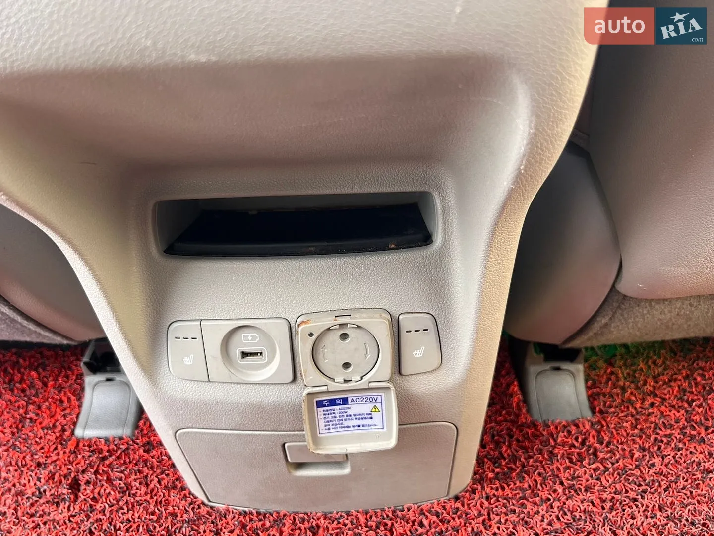 2016 Kia Carnival - мініатюра 24