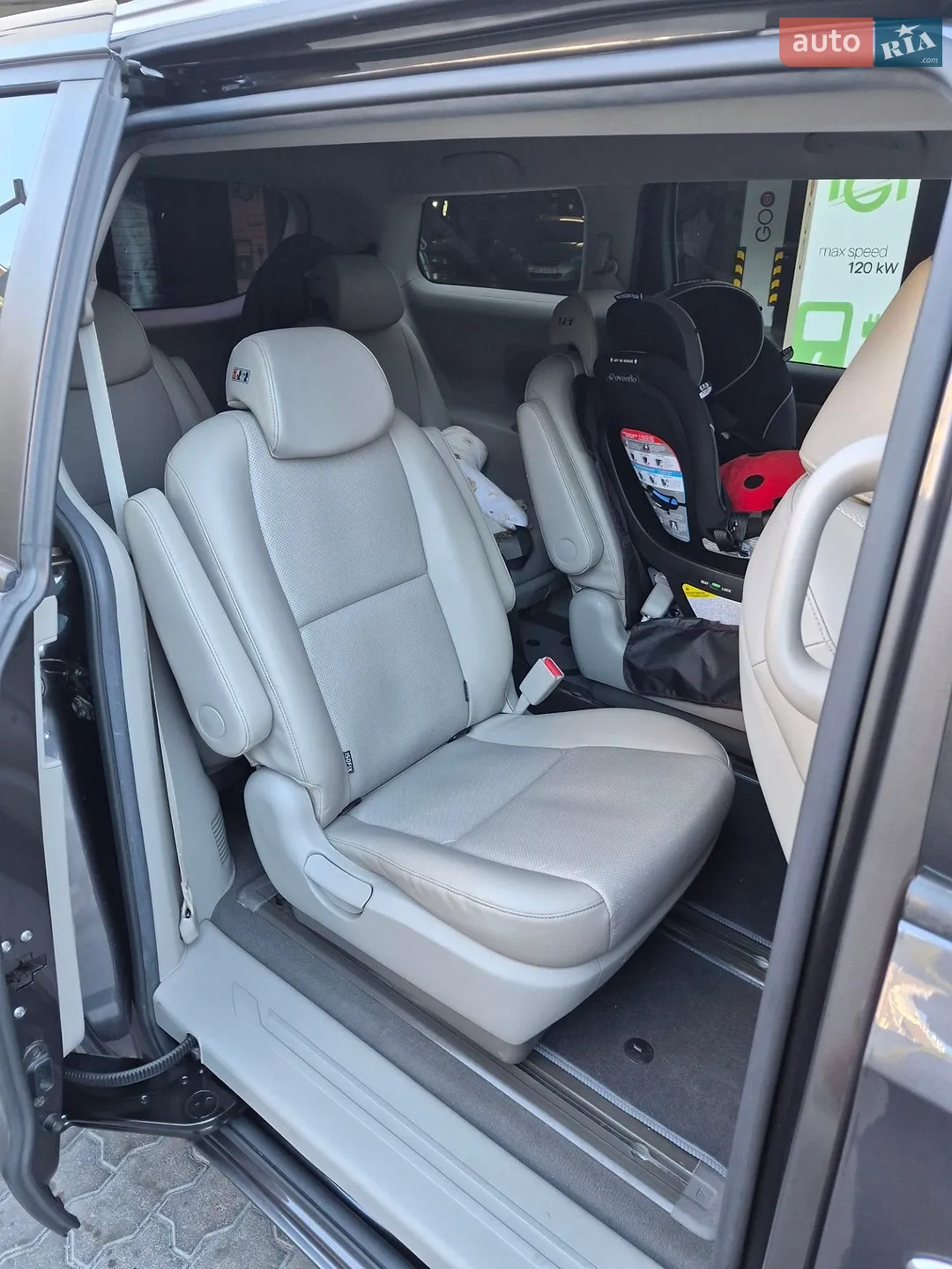 2017 Kia Carnival - мініатюра 12