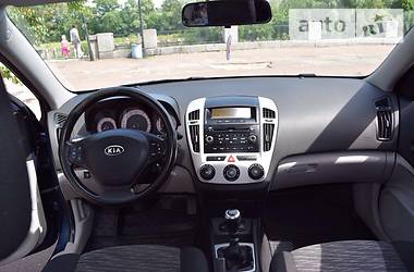Хэтчбек Kia Ceed 2007 в 