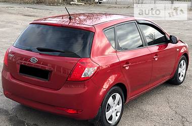 Хэтчбек Kia Ceed 2010 в Днепре