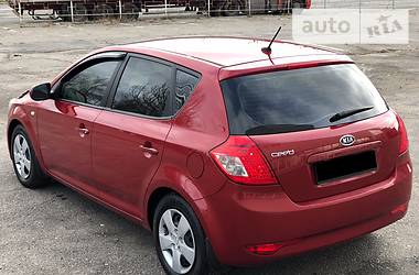 Хэтчбек Kia Ceed 2010 в Днепре