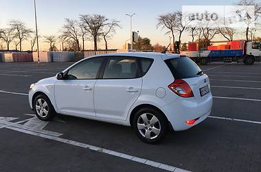 Хэтчбек Kia Ceed 2010 в Одессе