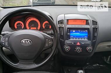 Хэтчбек Kia Ceed 2008 в Черновцах