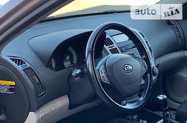 Хэтчбек Kia Ceed 2007 в 