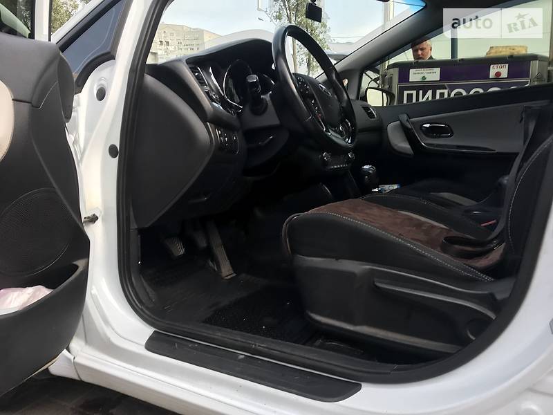 Хетчбек Kia Ceed 2013 в Дніпрі фото 33 Хетчбек Kia Ceed 2013 в Дніпрі