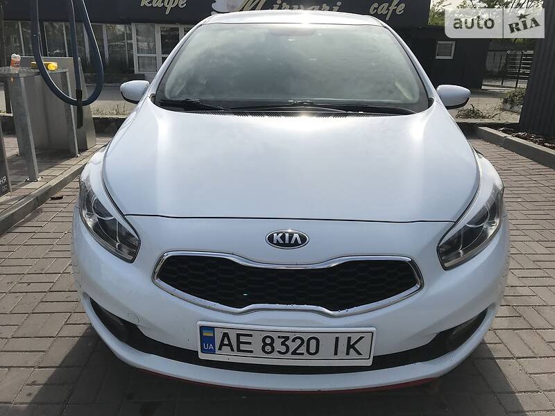 Хетчбек Kia Ceed 2013 в Дніпрі фото 41 Хетчбек Kia Ceed 2013 в Дніпрі