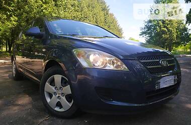 Хетчбек Kia Ceed 2008 в 